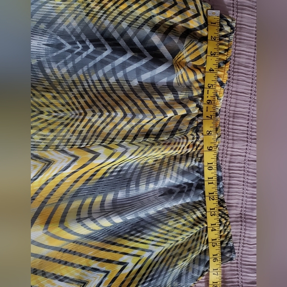 🌟 IC by Connie K Yellow and Gray Abstract Animal Print Pants - Size XL 🌟 - Picture 4 of 4